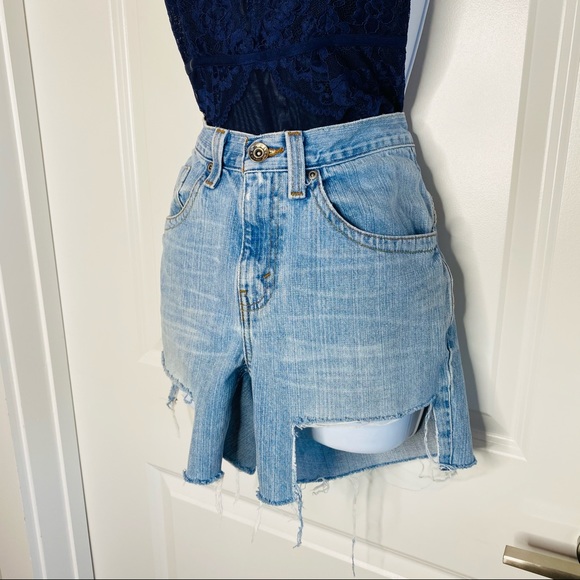 Distressed Unisex High Low Cut Out Jean Shorts 29 - Picture 4 of 12